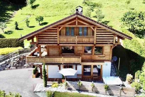 Androsace Appartement dans Chalet bois avec Jacuzzi privatif Terrasse et Vue Montagne