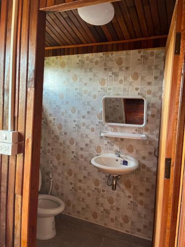 Bathroom, Rachatadapa Village in Wang Nam Yen