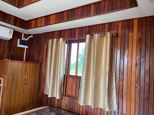 Rachatadapa Village in Wang Nam Yen