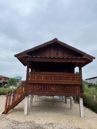 Facilities, Rachatadapa Village in Wang Nam Yen