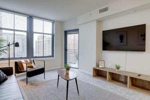 Condo with Gym and Pool in Pentagon City 8min to DCA, Arlington (photo 9)