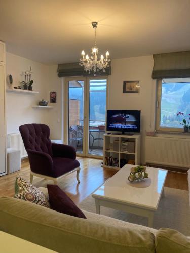 Apartment with Mountain View