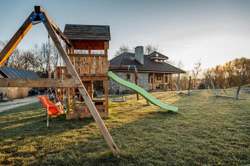 A környék, Atelier Recreation Village in Risnov