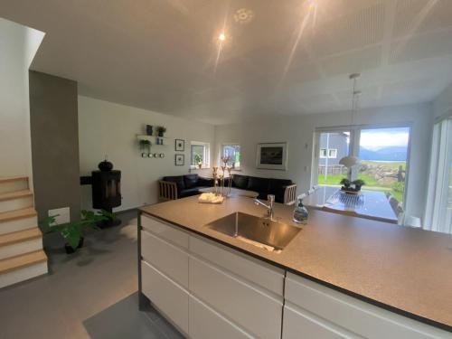 Cucina, Luxury Cottage with Stunning Views - Okkara summarhús við Gjógv (Luxury Cottage with Stunning Views - Okkara summarhus við Gjogv) in Gjogv