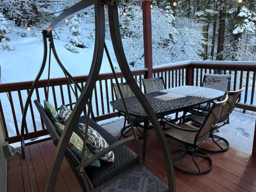 YoBee! Park Reservation Included! Heart of Yosemite - Homey Studios and Breakfast YoBee! Park Reservation Included! Heart of Yosemite - Homey Studios and Breakfast