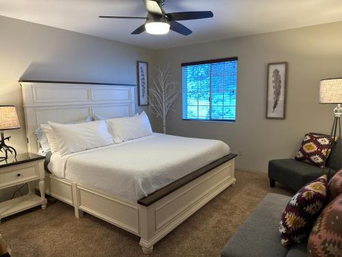 YoBee! Park Reservation Included! Heart of Yosemite - Homey Studios and Breakfast YoBee! Park Reservation Included! Heart of Yosemite - Homey Studios and Breakfast