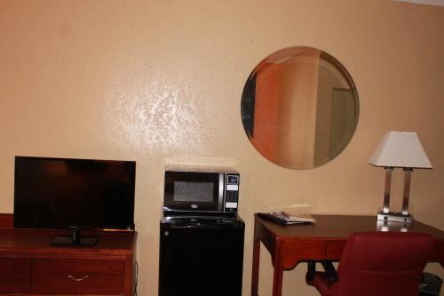 Fairview Inn and Suites Fairview Inn and Suites is perfectly located for both business and leisure guests in Jonesboro (AR). The property features a wide range of facilities to make your stay a pleasant experience. Facilitie