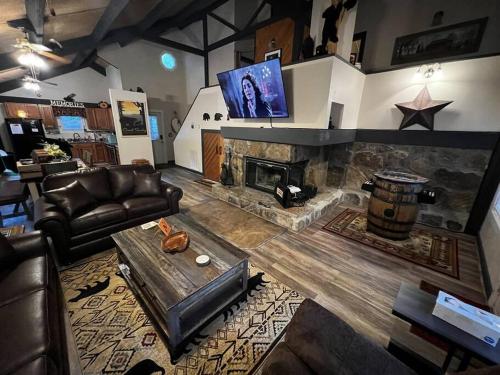 Facilities, Misty Mountain Hop - Cobbly Nob Cabin with HotTub, Fast Wi-Fi, Privacy, Pool in Pittman Center