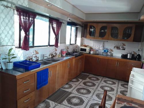 キッチン, Karans Apartment in バ