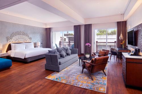 Junior King Suite image 2