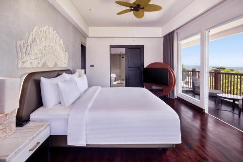 Executive King Suite image 2