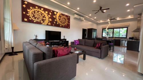 Shared lounge/TV area, ThaiLife Wellness and Meditation Resort in Haadson Beach