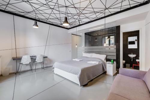 The Upper Suites, Rom
