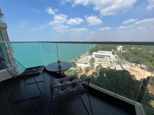 Luxury Beach Front 1 BR / Netflix / Bangsare - Pattaya in Bang Saray
