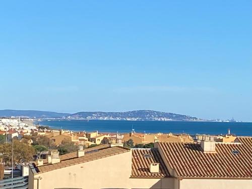 Joli T2 climatisé parking Le Môle Cap d Agde