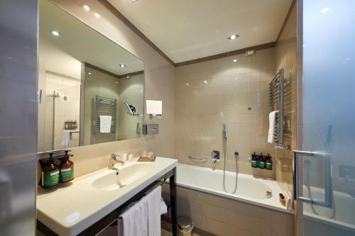 2 twin beds