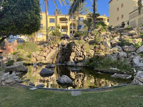 Dona Lola Sandra - Frontline beach house with full sea views within a short drive to Marbella - Costa del sol CS108 - image 4