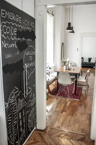 Charming and unique apartment with balcony by the Great Synagogue - image 7