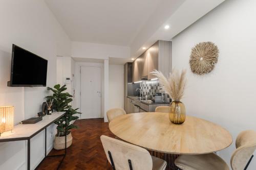 CASA BOMA LISBOA – BRIGHTING APARTMENT WITH SPACIOUS TERRACE – ALVALADE III - image 9