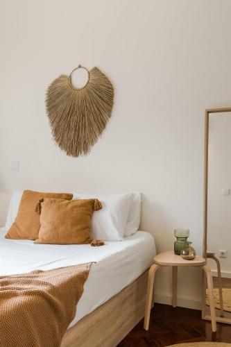 CASA BOMA LISBOA – BRIGHTING APARTMENT WITH SPACIOUS TERRACE – ALVALADE III - image 13