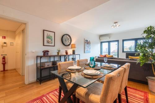 Fancy Apartment W/Metro at Doorstep by LovelyStay, Lisboa
