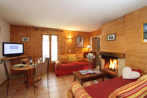 Chalet n°7 for 7 to 8 people with private terrace and glacier view