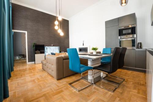 Deluxe Quentin Home next to the Fashion Street - image 4