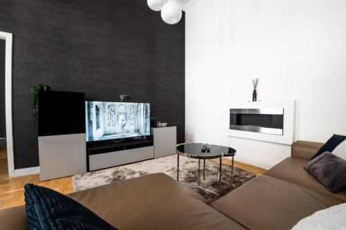 Deluxe Quentin Home next to the Fashion Street - image 9