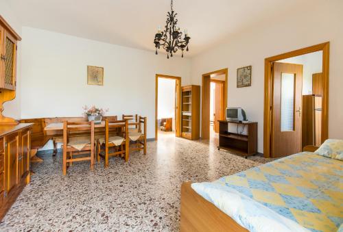 2 bedrooms, 4 beds