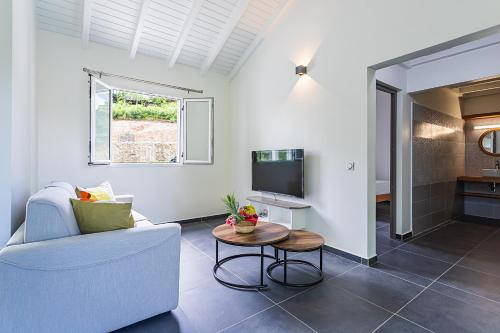 Entrance, La villa Hibiscus in Berard