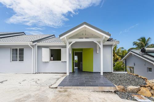 Exterior view, La villa Hibiscus in Berard