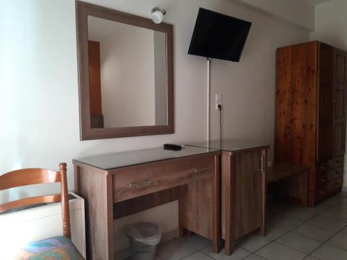 3 twin beds
