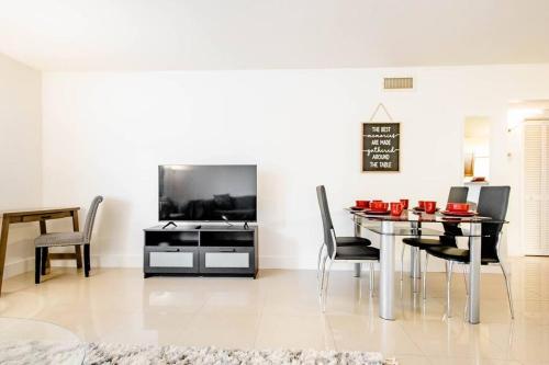 B1 - Endless Summer Vacation Rentals - Modern Comfort Year Round in Fort Lauderdale, USA