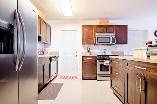 B1 - Endless Summer Vacation Rentals - Modern Comfort Year Round in Fort Lauderdale, USA