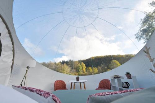 Bulle Hirondelle gîte à louer L'Huis