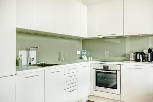 One-Bedroom Suite image 6