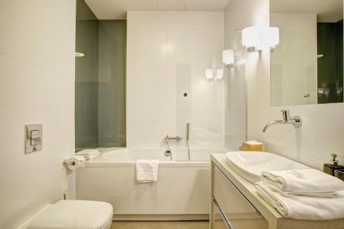 One-Bedroom Suite image 5