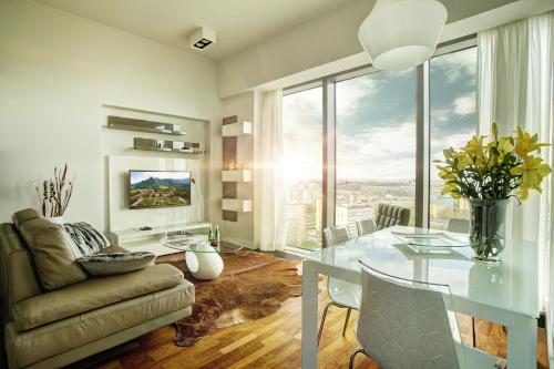 One-Bedroom Suite image 8