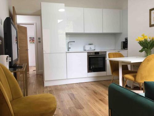 Newly refurbished 2-bedroom flat in Notting Hill, Londýn