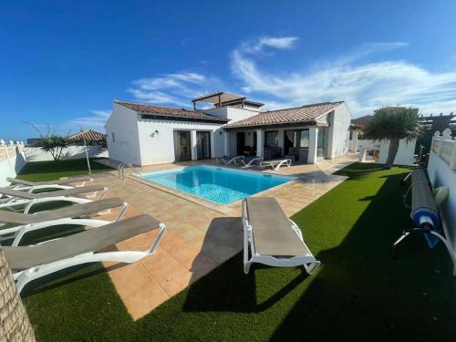 Stunning Villa Amanecer