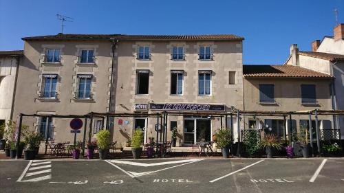 . Hôtel Les Deux Porches