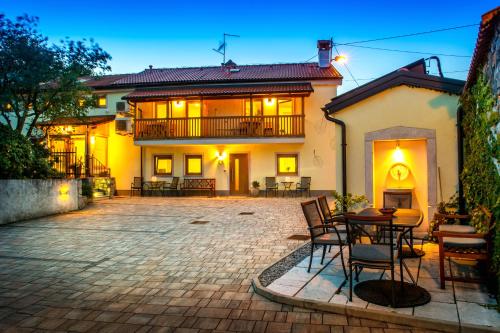 Villa with Garden View