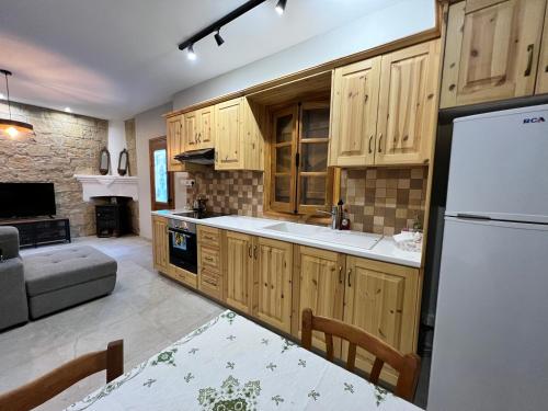 Eftis - Renovated Traditional House, Омодос (фото 4)