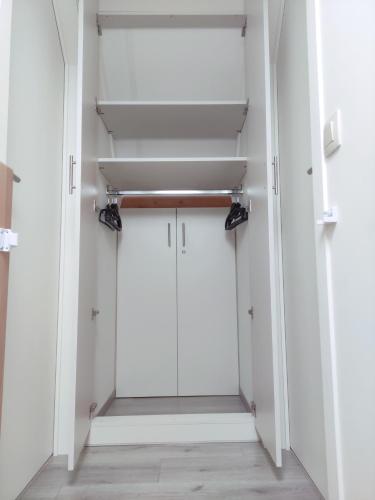 Vakantiewoning Polderhuis 10, airco en verwarming in alle kamers, prive parkeerplaats en afgesloten  in 科克賽德