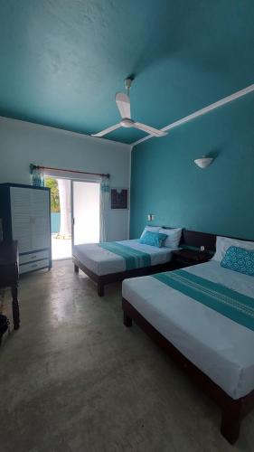 2 double beds