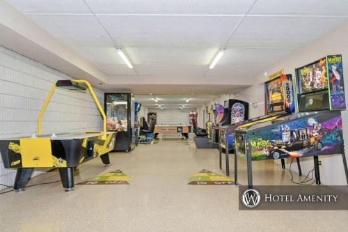 202B - Lakefront King Bed Condo Sleeps 4 Recently Renovated! - main image