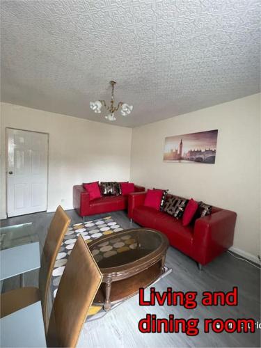 Super deluxe extra large 3 bedroom apartment in Lofthouse (Leeds)