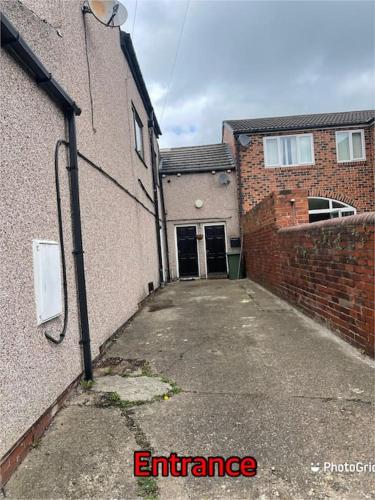 Super deluxe extra large 3 bedroom apartment in Lofthouse (Leeds)