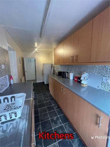 Super deluxe extra large 3 bedroom apartment in Lofthouse (Leeds)