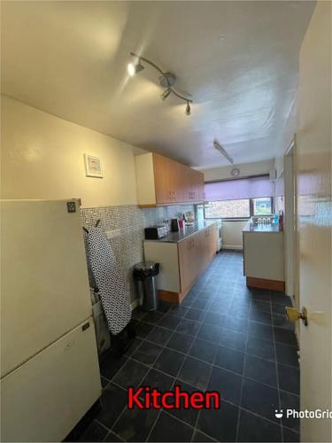 Super deluxe extra large 3 bedroom apartment in Lofthouse (Leeds)